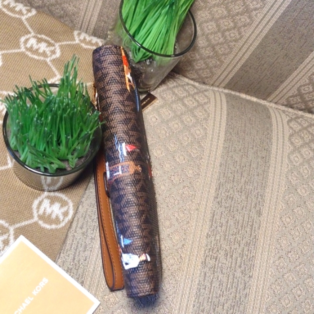 Michael Kors Sailor Woman Jet Set Travel Wallet - Picture 7 of 16